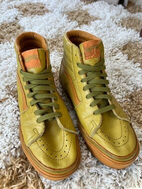 Vans Women's High-Top Sneakers in Yellow and Orange
